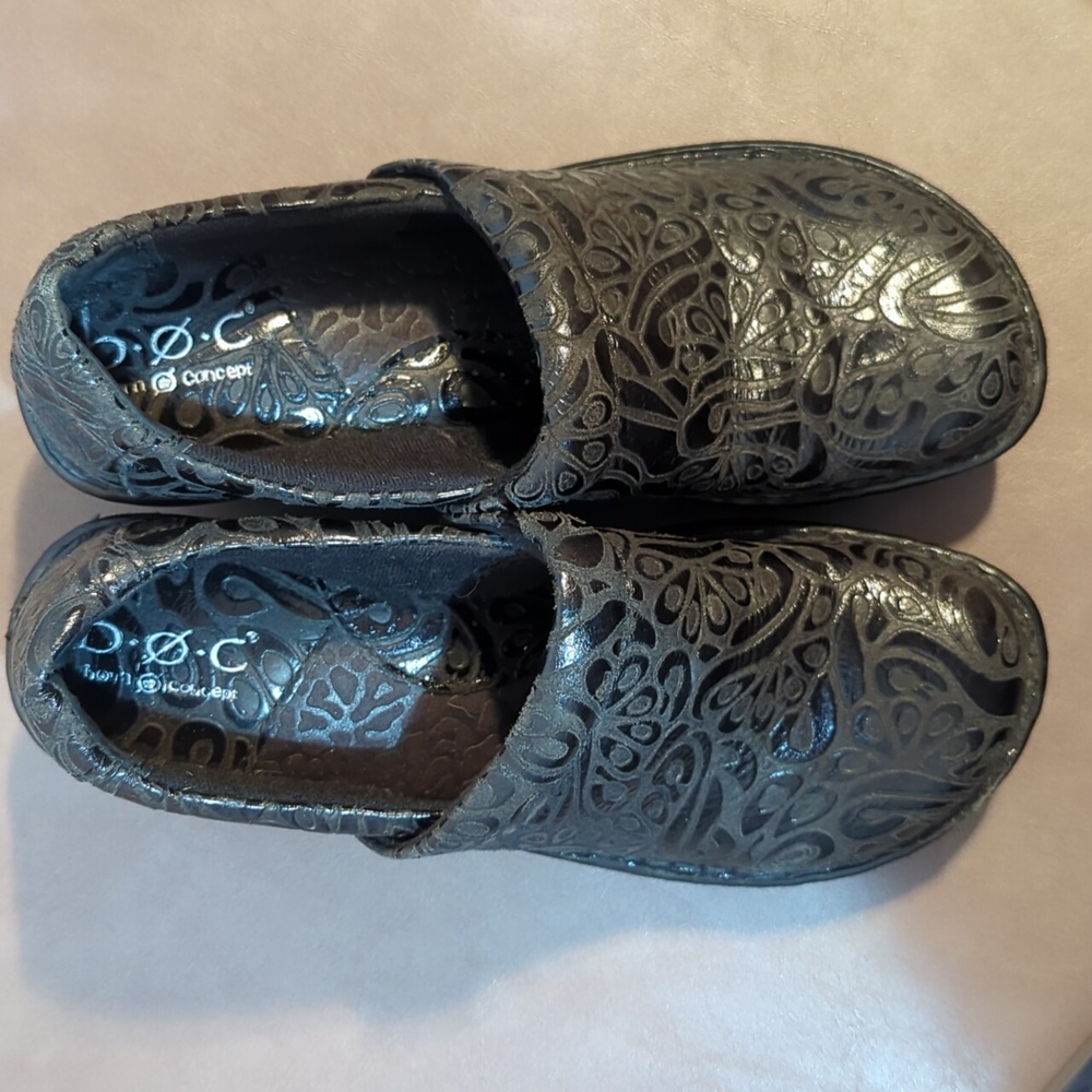 b.o.c. born Black Clogs Women Size 7 M Paisley Design